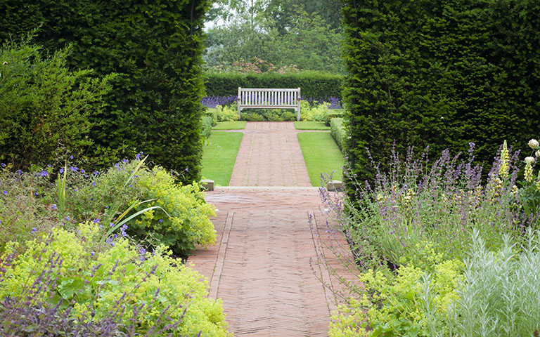 Landscape Design: Colson Stone Practice | a Private garden in Sunningdale