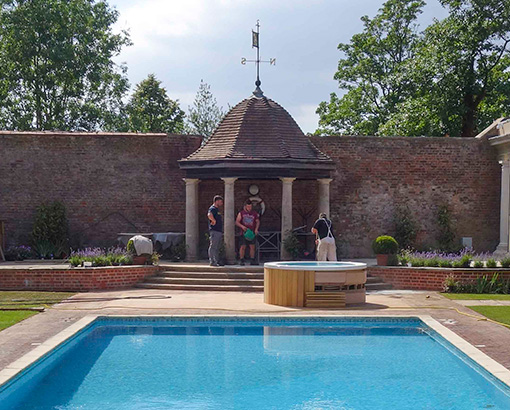 Landscape design: A Walled Garden in Ascot